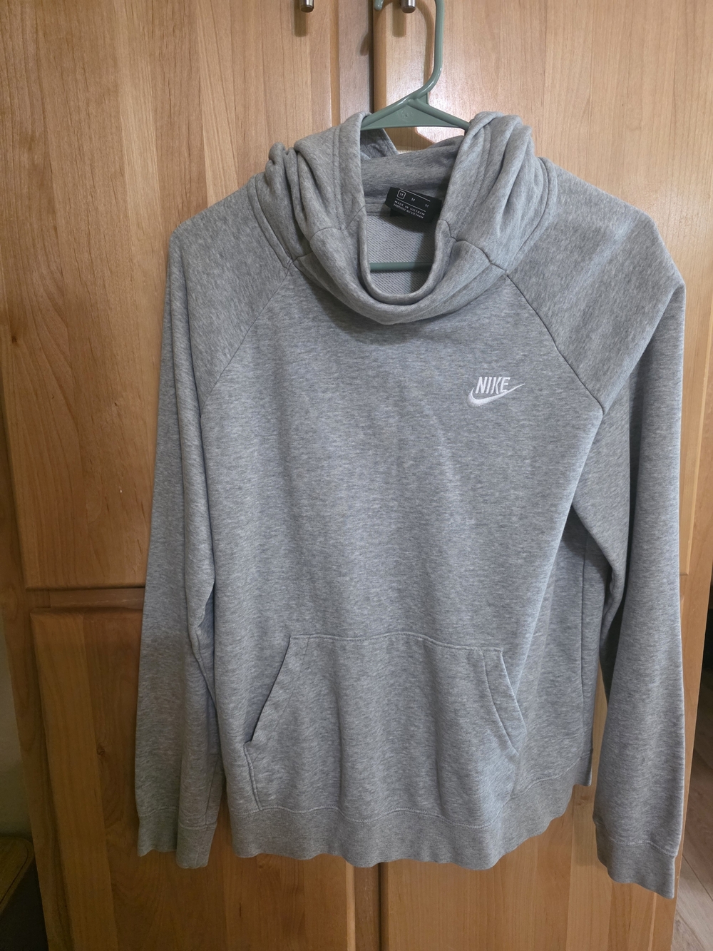 Nike Women’s Gray Crewneck Pullover Sweatshirt Sz Medium